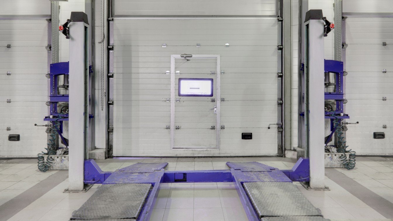 Titan Premier Series 9000 lb. Clearfloor 2 Post Lift